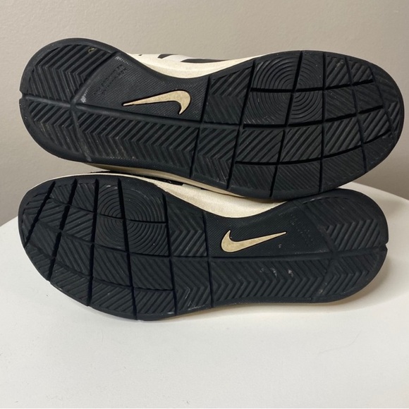 Nike Team Hustle D7 Low Black & White Athletic Gym Sneaker Shoes - Picture 7 of 8